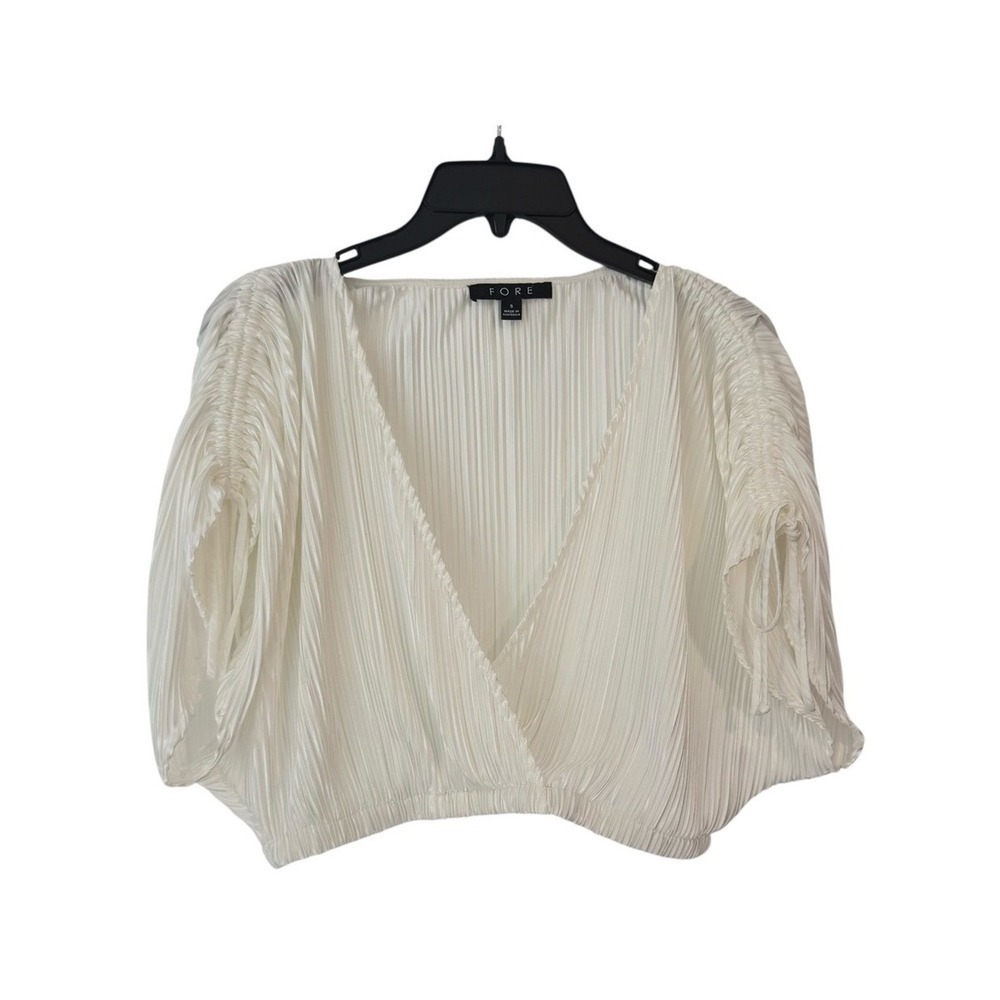 FORE Women's White Short Sleeve V-Neck Pleated Blouse